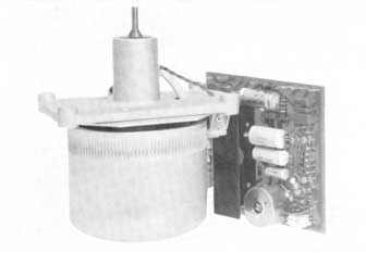 Tonwellenmotor der A 77 mit der Steuer- und Regelelektronik